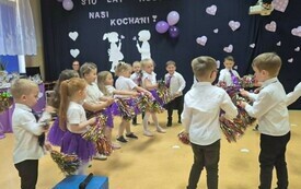 Dzień Mamy i Taty w przedszkolu w Chybicach 34