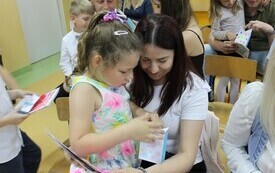 Dzień Mamy i Taty w przedszkolu w Chybicach 51