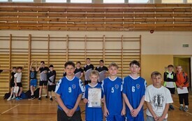 Nie dali szans rywalom! Chłopcy z Chybic najlepsi w gminnym czw&oacute;rboju lekkoatletycznym 2