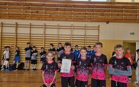 Nie dali szans rywalom! Chłopcy z Chybic najlepsi w gminnym czw&oacute;rboju lekkoatletycznym 3