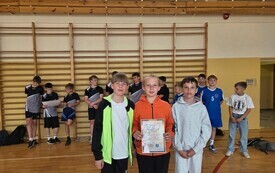 Nie dali szans rywalom! Chłopcy z Chybic najlepsi w gminnym czw&oacute;rboju lekkoatletycznym 4
