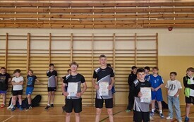 Nie dali szans rywalom! Chłopcy z Chybic najlepsi w gminnym czw&oacute;rboju lekkoatletycznym 7