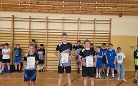 Nie dali szans rywalom! Chłopcy z Chybic najlepsi w gminnym czw&oacute;rboju lekkoatletycznym 9