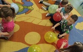 Magiczny Dzień Dziecka w Przedszkolu: balony, pizza i malowanie na stretch-u! 8
