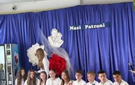 Galeria aktualności Sprawozdanie z akademii z okazji rocznicy nadania imienia Publicznej Szkole Podstawowej im. Lucyny i Mieczysława Ambroż&oacute;w w Szerzawach. 7