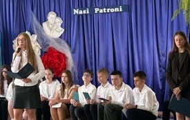 Galeria aktualności Sprawozdanie z akademii z okazji rocznicy nadania imienia Publicznej Szkole Podstawowej im. Lucyny i Mieczysława Ambroż&oacute;w w Szerzawach. 8