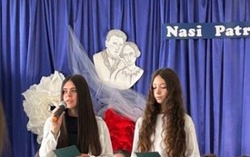 Galeria aktualności Sprawozdanie z akademii z okazji rocznicy nadania imienia Publicznej Szkole Podstawowej im. Lucyny i Mieczysława Ambroż&oacute;w w Szerzawach. 11