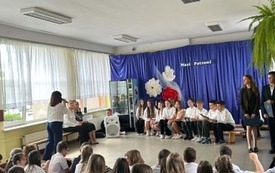 Galeria aktualności Sprawozdanie z akademii z okazji rocznicy nadania imienia Publicznej Szkole Podstawowej im. Lucyny i Mieczysława Ambroż&oacute;w w Szerzawach. 13