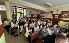 Galeria aktualności Sprawozdanie z akademii z okazji rocznicy nadania imienia Publicznej Szkole Podstawowej im. Lucyny i Mieczysława Ambroż&oacute;w w Szerzawach. 15