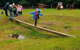 Śmiech, natura i wielka przygoda. Dzieci ze SP w Chybicach z wizytą w &bdquo; Rogatym Ranczu&rdquo; 4