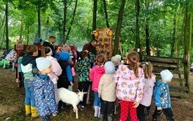Śmiech, natura i wielka przygoda. Dzieci ze SP w Chybicach z wizytą w &bdquo; Rogatym Ranczu&rdquo; 6