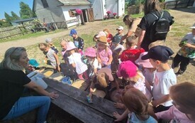 Przedszkolaki z Chybic w Stajni Pełnej Zwierząt 16