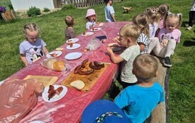 Przedszkolaki z Chybic w Stajni Pełnej Zwierząt 17