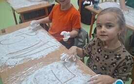 Międzynarodowy Projekt Edukacyjny &bdquo;Literki w Akcji&rdquo; w Publicznej Szkole Podstawowej w Chybicach 24