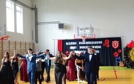 Wieczorek pożegnalny &oacute;smoklasist&oacute;w 34