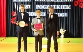 Wieczorek pożegnalny &oacute;smoklasist&oacute;w 50