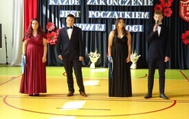 Wieczorek pożegnalny &oacute;smoklasist&oacute;w 55