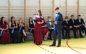 Wieczorek pożegnalny &oacute;smoklasist&oacute;w 63
