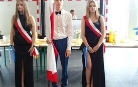 Wieczorek pożegnalny &oacute;smoklasist&oacute;w 64