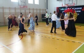 Wieczorek pożegnalny &oacute;smoklasist&oacute;w 71