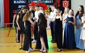 Wieczorek pożegnalny &oacute;smoklasist&oacute;w 78