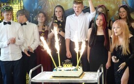 Wieczorek pożegnalny &oacute;smoklasist&oacute;w 79