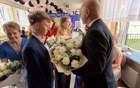 Galeria aktualności &bdquo;Z mapą serca w nową drogę&rdquo; &ndash; uroczyste pożegnanie klas &oacute;smych w Publicznej Szkole Podstawowej w Szerzawach 23