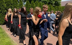 Galeria aktualności &bdquo;Z mapą serca w nową drogę&rdquo; &ndash; uroczyste pożegnanie klas &oacute;smych w Publicznej Szkole Podstawowej w Szerzawach 30