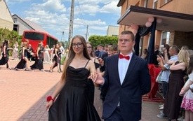 Galeria aktualności &bdquo;Z mapą serca w nową drogę&rdquo; &ndash; uroczyste pożegnanie klas &oacute;smych w Publicznej Szkole Podstawowej w Szerzawach 33