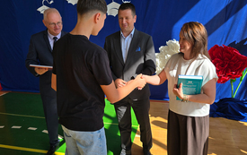 Galeria aktualności Najlepsi uczniowie Gminy Pawł&oacute;w nagrodzeni 16