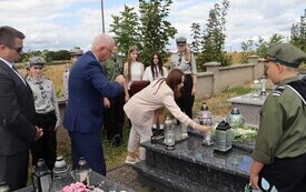 Uroczyste rozpoczęcie roku szkolnego w Publicznej Szkole Podstawowej im. Feliksa Szczęsnego Karnickiego w Chybicach 5