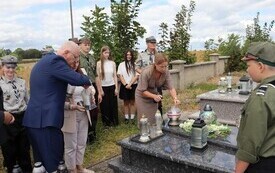 Uroczyste rozpoczęcie roku szkolnego w Publicznej Szkole Podstawowej im. Feliksa Szczęsnego Karnickiego w Chybicach 6