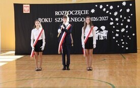 Uroczyste rozpoczęcie roku szkolnego w Publicznej Szkole Podstawowej im. Feliksa Szczęsnego Karnickiego w Chybicach 13