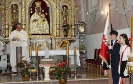 Uroczyste rozpoczęcie roku szkolnego w Publicznej Szkole Podstawowej im. Feliksa Szczęsnego Karnickiego w Chybicach 18