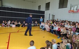 Bezpieczeństwo w drodze do szkoły - spotkanie z Policjantem 2