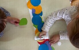 Dzień kropki w przedszkolu w Chybicach 7