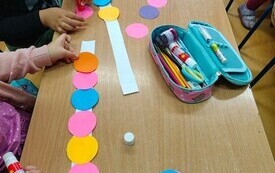 Dzień kropki w przedszkolu w Chybicach 16