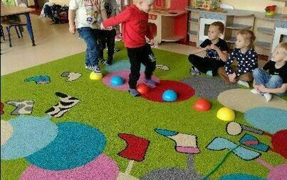 Zdjęcie do GIMNASTYKA I ZABAWA TO FAJNA SPRAWA
