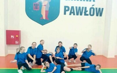 Zdjęcie do GMINNE ZAWODY W MINI PIŁKI SIATKOWEJ.  DZIEWCZĘTA Z SZERZAW NAJLEPSZE.