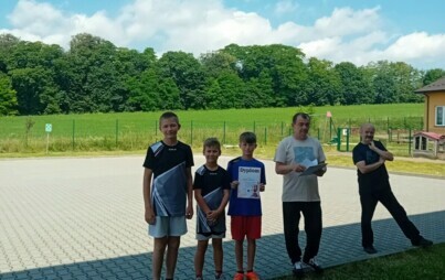 Zdjęcie do DOBRY WYSTĘP UCZNI&Oacute;W PUBLICZNEJ SZKOŁY PODSTAWOWEJ                                W SZERZAWACH NA GMINNYCH ZAWODACH W  T&Oacute;JB&Oacute;JU LEKKOATLETYCZNYM