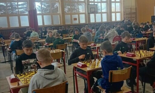 Zdjęcie do DZIEWCZĘTA  Z SZERZAW WICEMISTRZYNIAMI WOJEW&Oacute;DZTWA  W  DRUŻYNOWYM TURNIEJU SZACHOWYM, CHŁOPCY CZWARTE MIEJSCE.