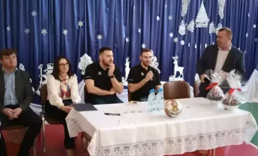 Zdjęcie do Zawodnicy piłki ręcznej w PSP w Szerzawach