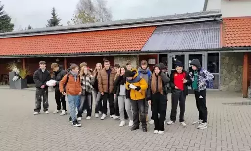 Zdjęcie do Mikołajkowe wycieczki klas starszych z PSP w Pawłowie