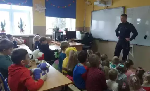 Zdjęcie do Bezpieczne ferie zimowe&ndash; spotkanie z policjantem
