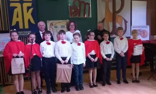 Zdjęcie do Sukcesy uczni&oacute;w PSP W Pawłowie w XXIII Konkursie Pieśni i Poezji Patriotycznej &bdquo;Kocham moją Ojczyznę&rdquo;
