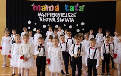 Zdjęcie do DZIEŃ MAMY I TATY W PRZEDSZKOLU