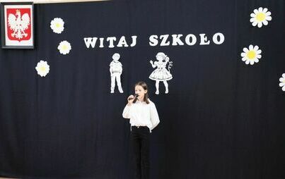 Zdjęcie do &bdquo;Wszystko ma sw&oacute;j czas&hellip;&rdquo;. Minęły wakacje &ndash; rozpoczynamy nowy rok szkolny w Publicznej Szkole Podstawowej im. Feliksa Szczęsnego Karnickiego w Chybicach. 