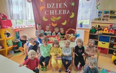 Zdjęcie do Dzień Chleba w przedszkolu w Chybicach