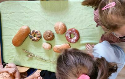 Zdjęcie do Dzień Chleba u &bdquo;Pszcz&oacute;łek&rdquo; i &bdquo;S&oacute;wek&rdquo; - PSP Łomno
