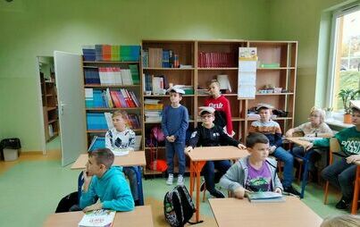 Zdjęcie do "Z wizytą w kr&oacute;lestwie książek"